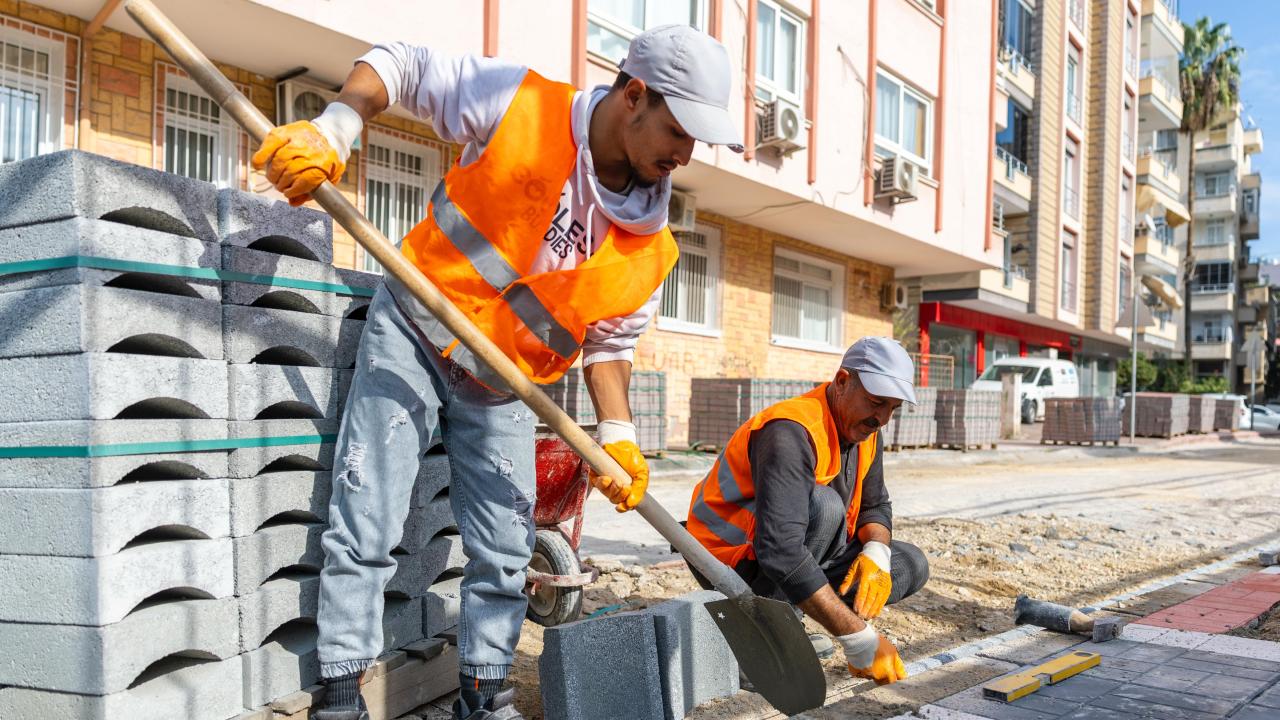 Yenişehir’de yol ve kaldırımlar yenileniyor