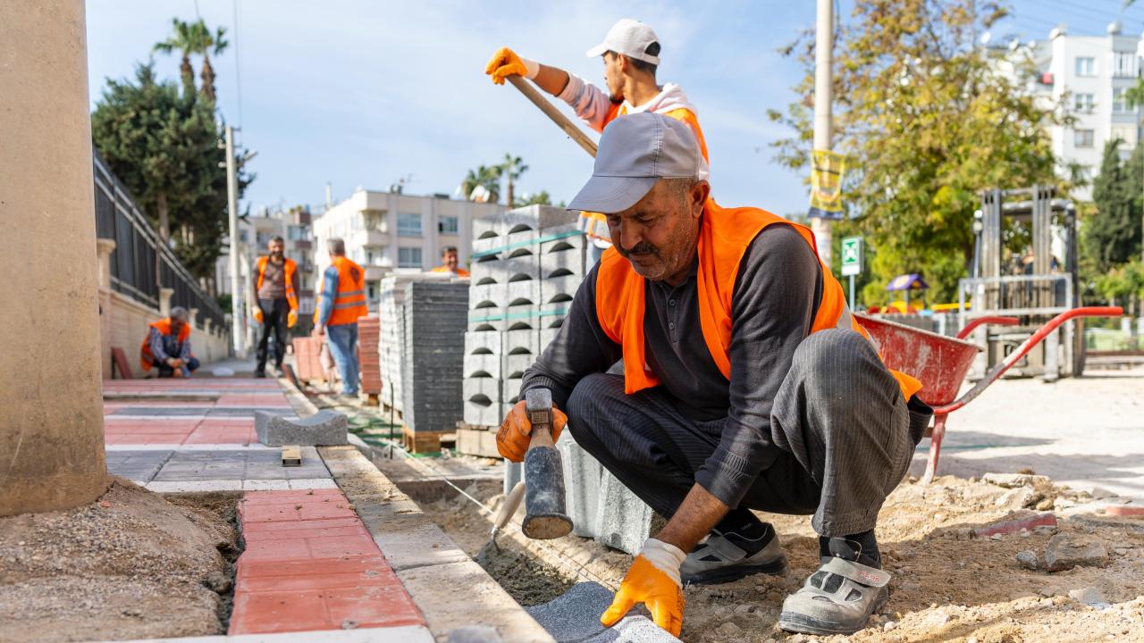 Yenişehir’de yol ve kaldırımlar yenileniyor