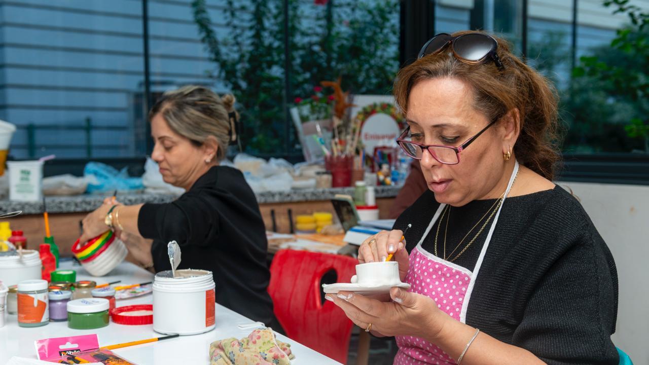 Yenişehir Belediyesinin kadınlara yönelik seramik eğitimleri başladı