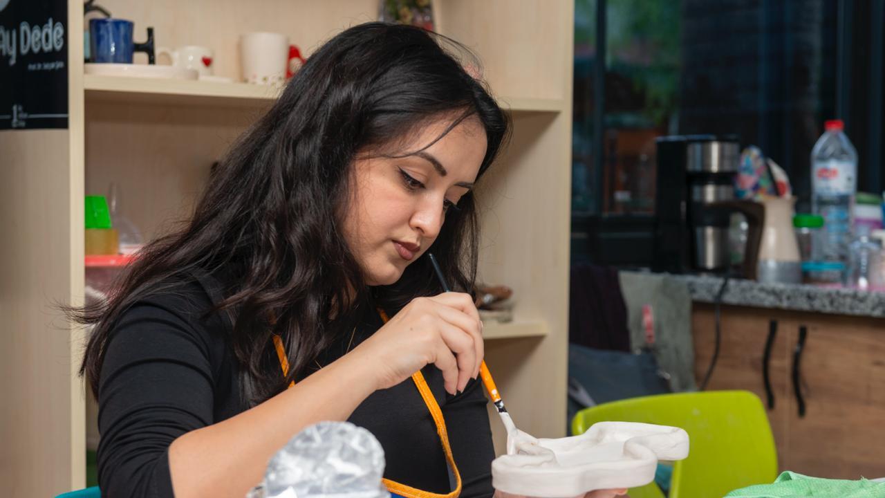 Yenişehir Belediyesinin kadınlara yönelik seramik eğitimleri başladı