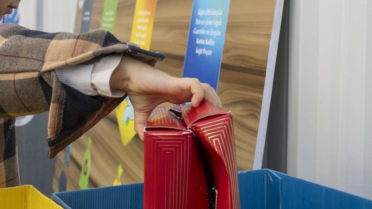 Yenişehir'de Minik Eller Geri Dönüşümü Öğreniyor