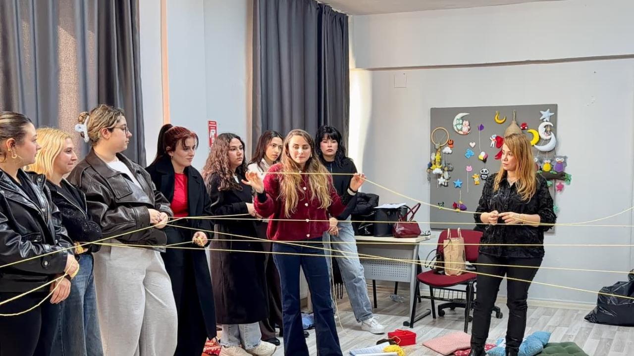 Yenişehir’de genç kadınlara ‘Güvenli ilişki’ rehberi