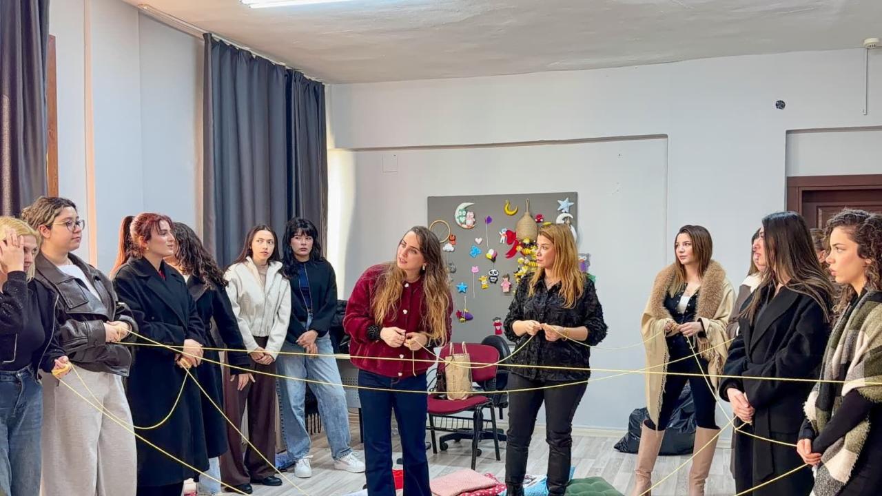 Yenişehir’de genç kadınlara ‘Güvenli ilişki’ rehberi