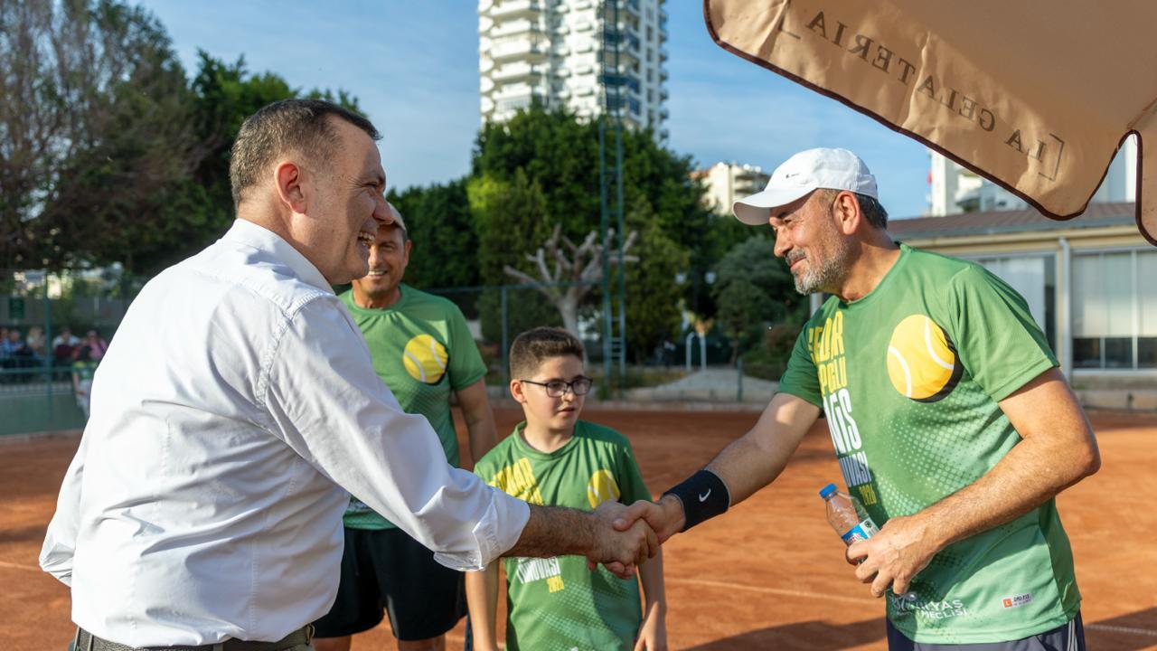 Yenişehir’de kuşaklar kortta buluştu