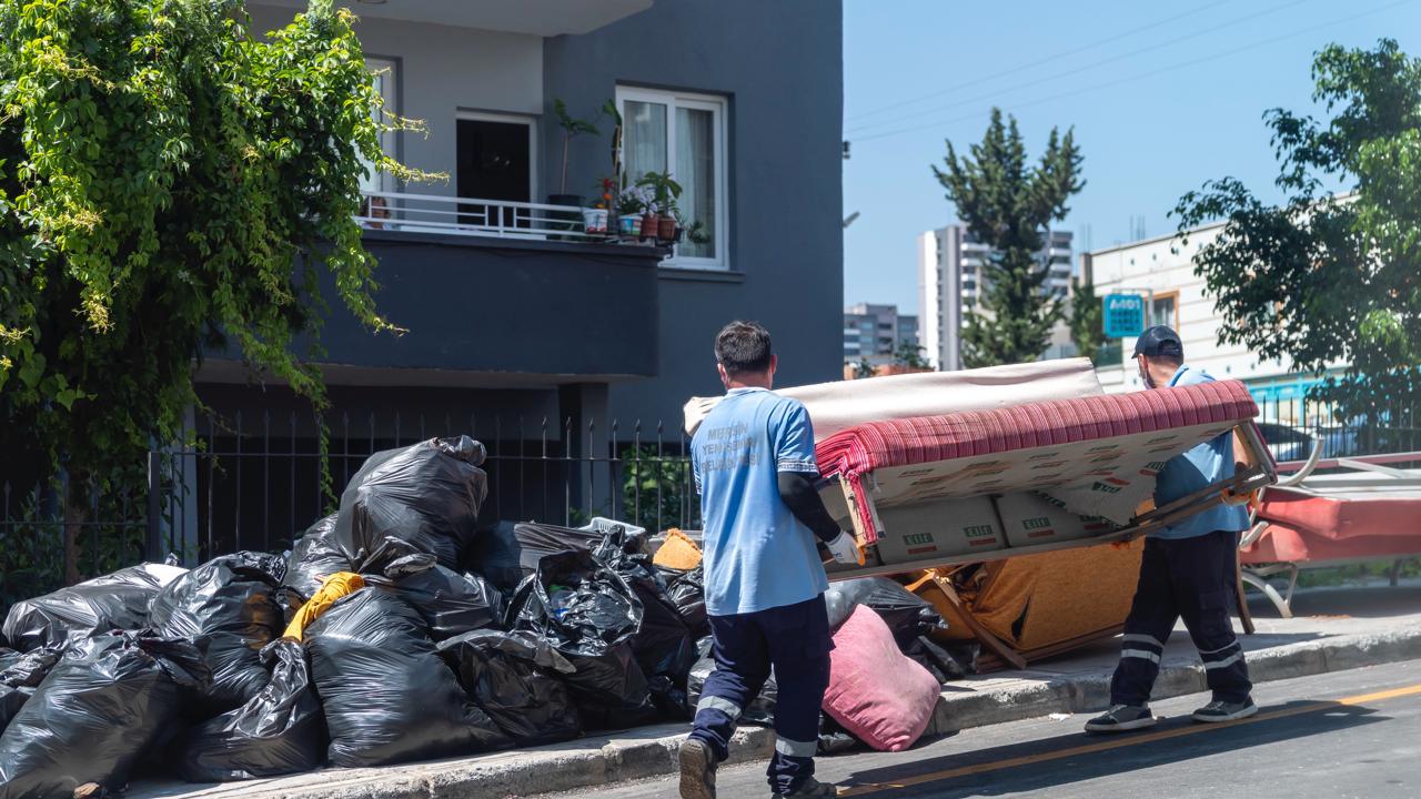 Çöp evden 5 kamyon atık çıkarıldı