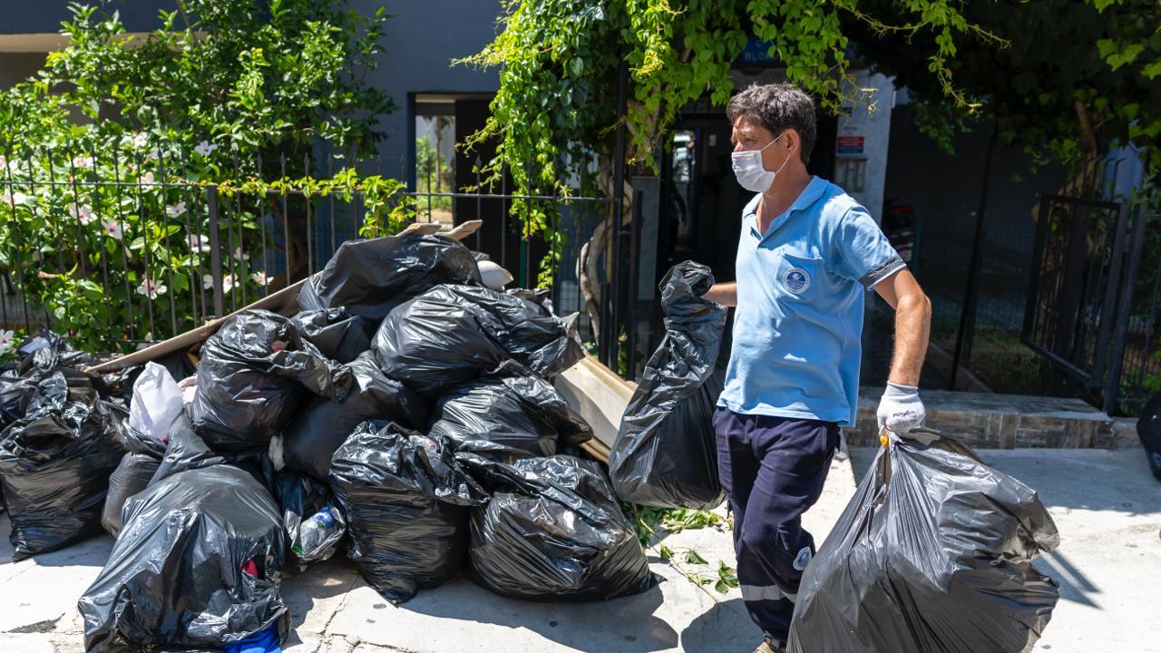 Çöp evden 5 kamyon atık çıkarıldı