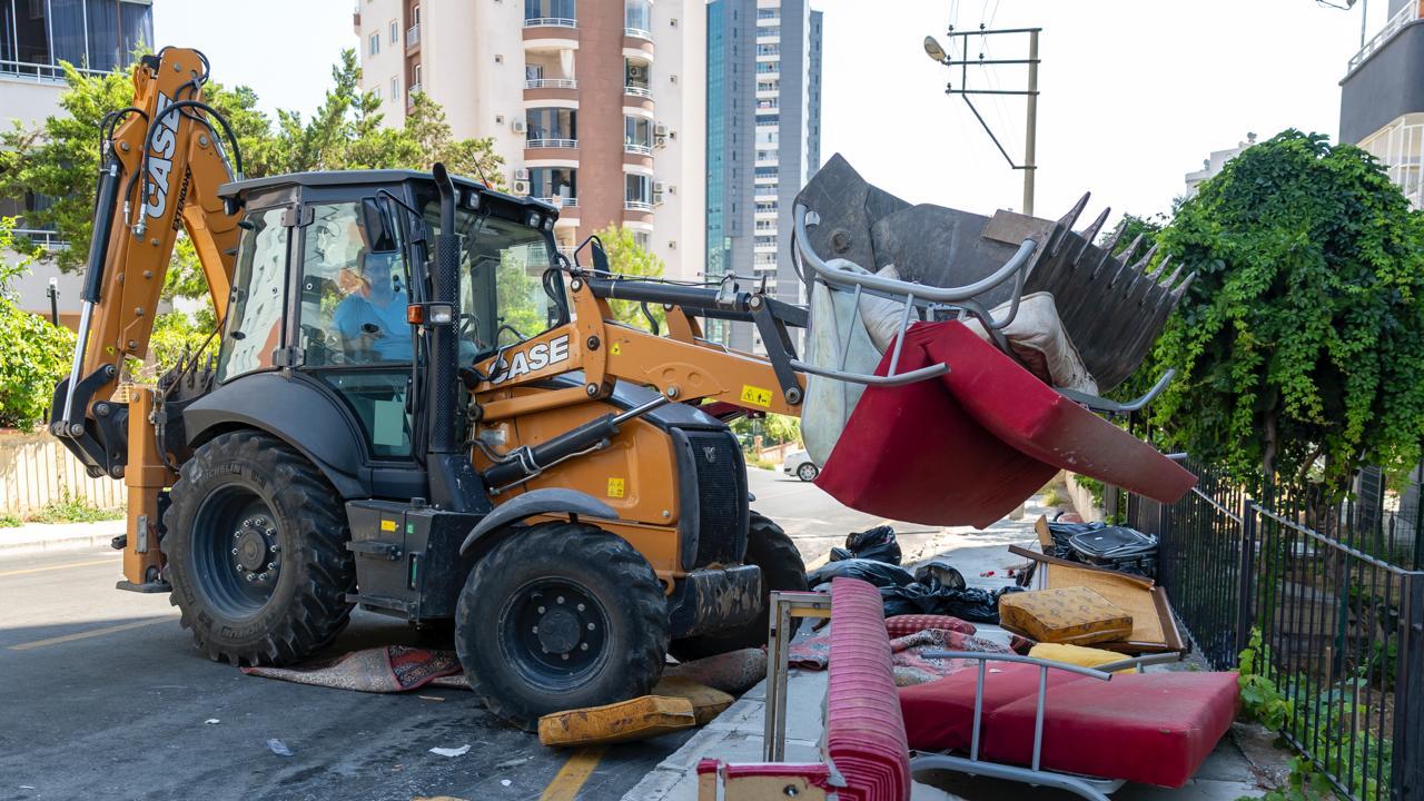 Çöp evden 5 kamyon atık çıkarıldı