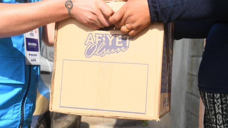 Yenişehir Belediyesi gıda kolisi desteğini sürdürüyor