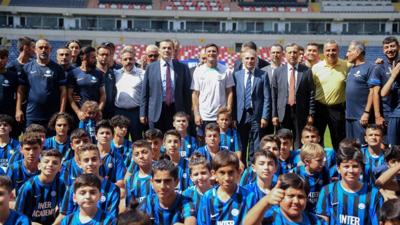 Yenişehir Belediyesi,  Javier Zanetti’yi çocuklarla buluşturdu