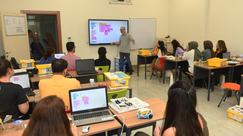 Yenişehir Belediyesinden öğretmenlere lego ve STEM eğitimi 