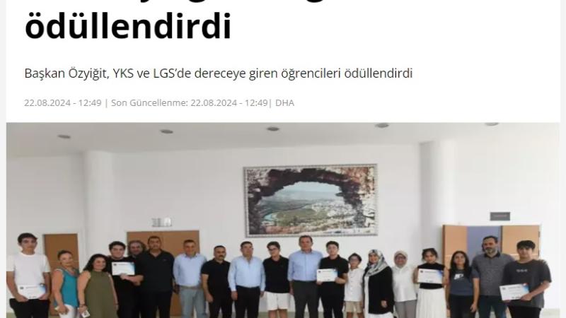 Başkan Abdullah Özyiğit, YKS ve LGS’de dereceye giren öğrencileri ödüllendirdi