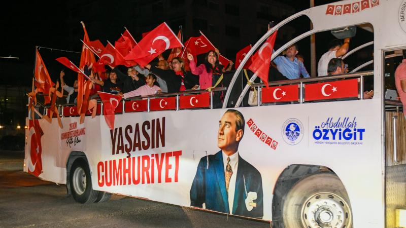 Yenişehir Belediyesi Cumhuriyet Korteji düzenledi