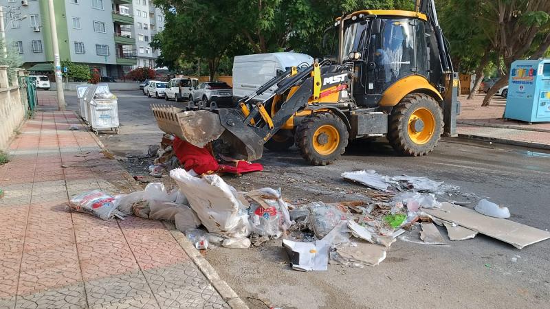 Yenişehir Belediyesi budama ve moloz atıklarını periyodik olarak topluyor