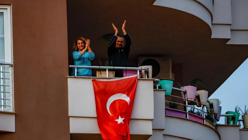 Yenişehir Belediyesi araçlı kortejle 23 Nisan coşkusunu kente yaydı