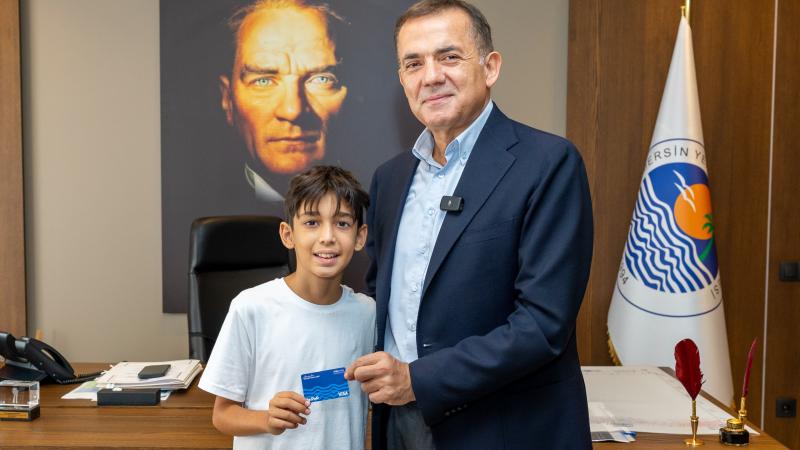 Başkan Abdullah Özyiğit, minik çevreci Aras Kayretli ile buluştu 
