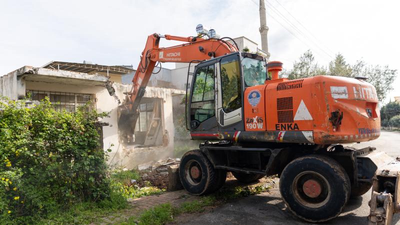 Vatandaş istedi, Yenişehir Belediyesi yıktı