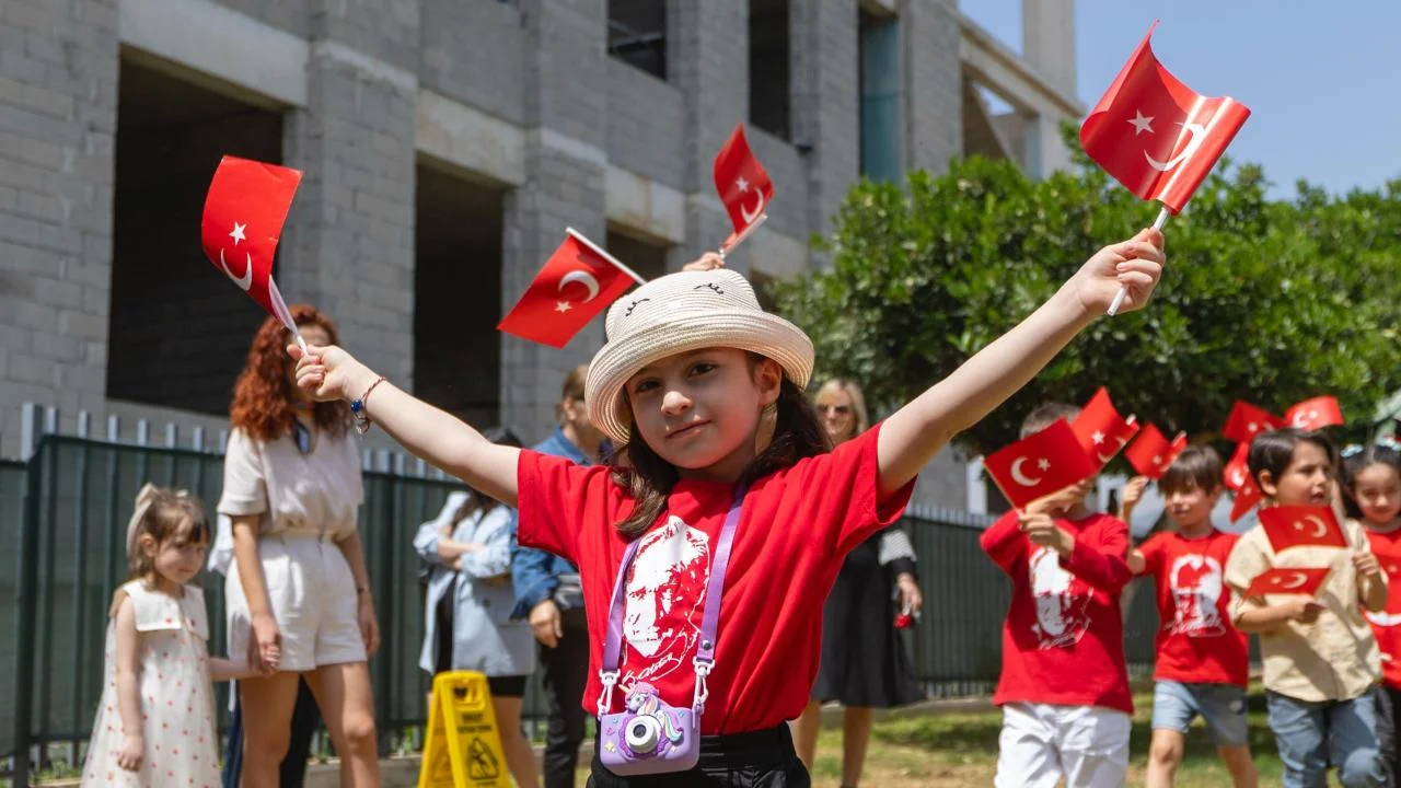 Başkan Abdullah Özyiğit, BETEM’lerde çocukların bayram coşkusuna ortak oldu