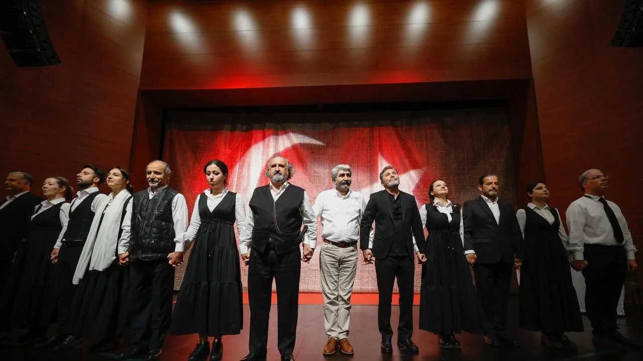 Yenişehir Belediyesi “Akif” oyununu öğrencilerle buluşturdu