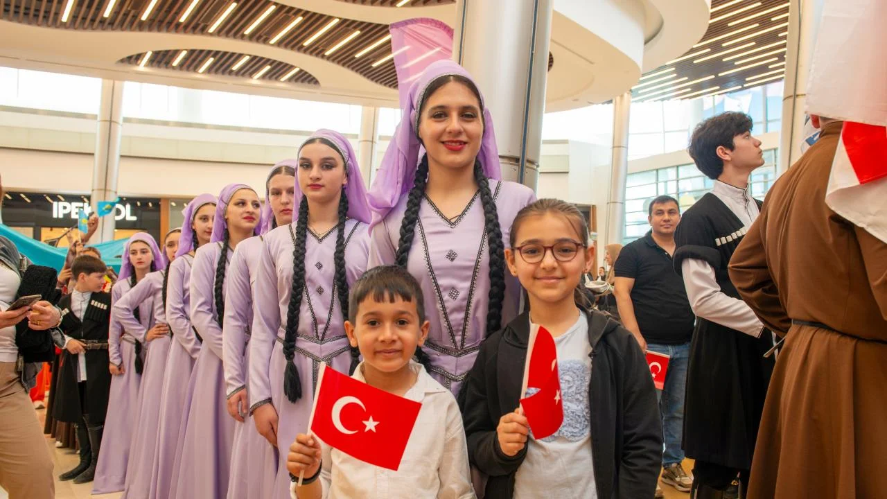 Yenişehir Belediyesi 7 ülkeden çocukları Mersin’de buluşturdu