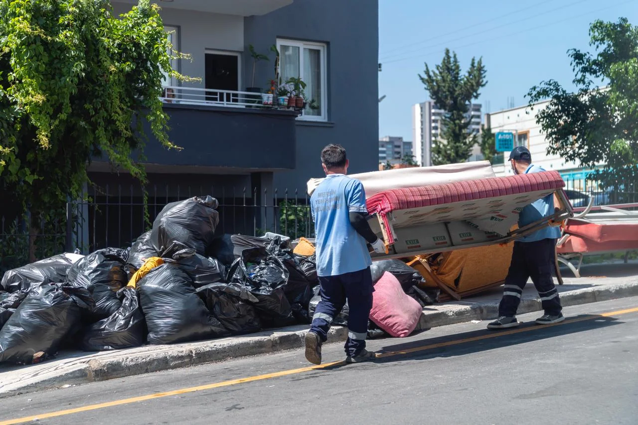 Çöp evden 5 kamyon atık çıkarıldı