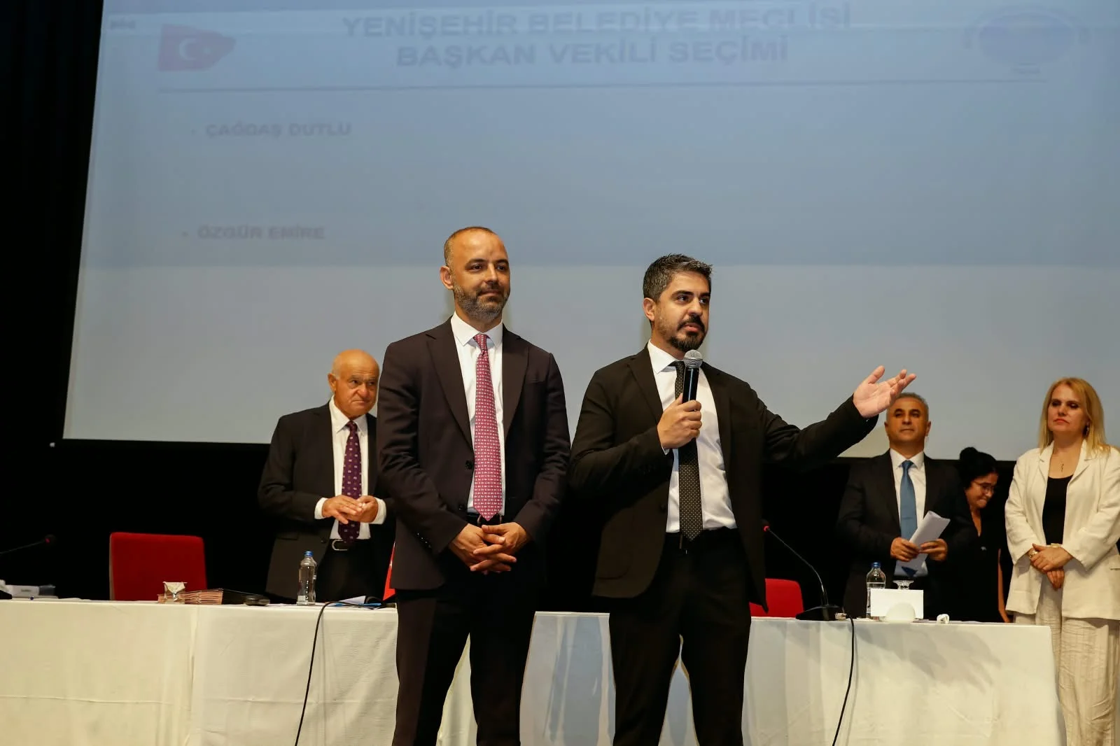 DUTLU: “İRADEMİZİN ARKASINDA BAŞKANIMIZIN YANINDAYIZ”
