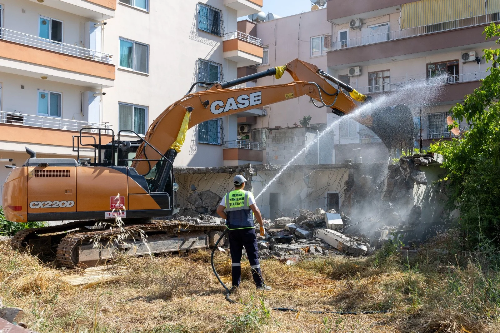 Yenişehir’de atıl okullar ve metruk yapılar yıkılıyor