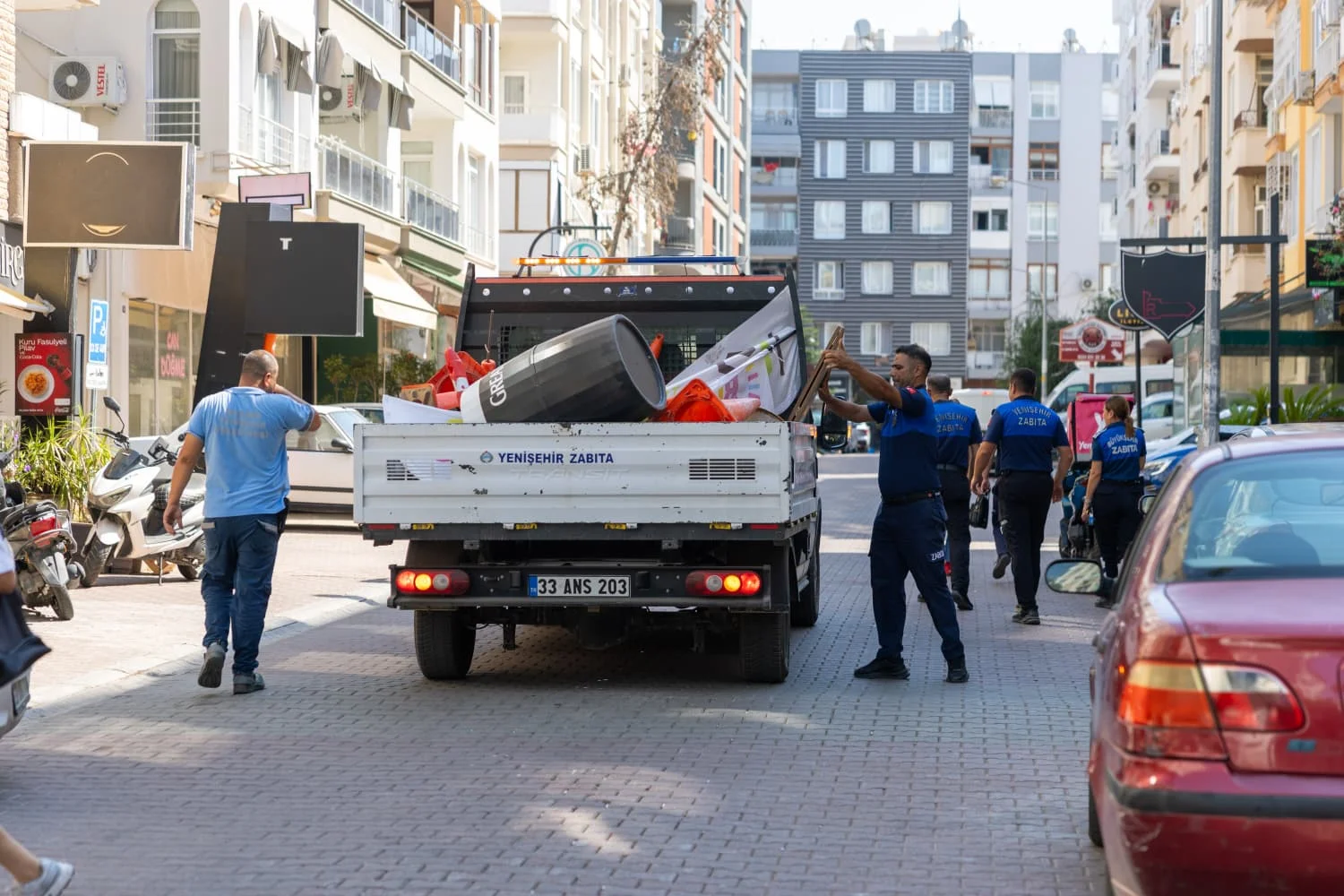 Yenişehir’de kaldırım işgaline geçit yok